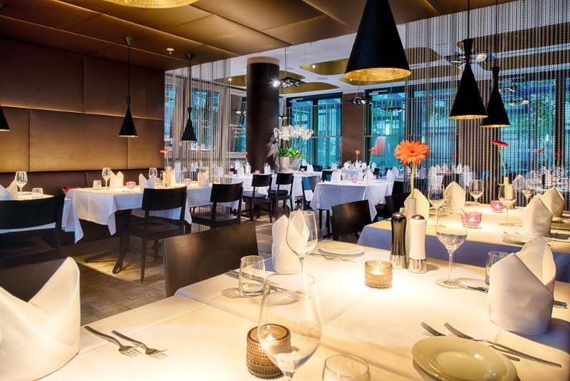 Отель Indigo Berlin-alexanderplatz, An Ihg
